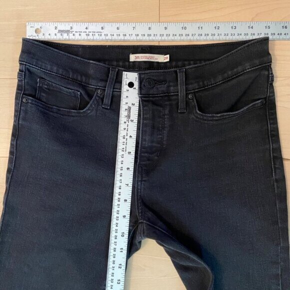 Levis 311 Shaping Skinny Jeans Womens Size 28 Black Denim Mid Rise Stretch sexy - Picture 5 of 7